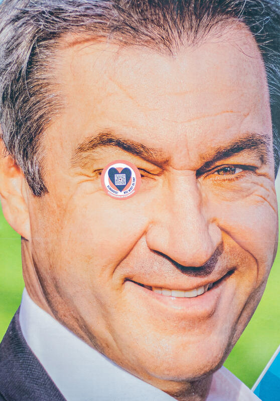Markus Söder CSU Wahlplakate mit Letzte Generation Aufkleber auf dem Auge. Unter dem Motto " Autos wegbassen " demonstrierten in München 120 Menschen am 9.9. gegen die IAA Mobility. Sie fordern mehr Freiräume und Jugendkultur in München.  --  Election posters of Markus Soeder CSU with a sticker of the Last Generation on his eye. Under the motto " bass the cars away " 120 people demonstrated in Munich, Germany against the IAA Mobility. They demand more spaces for ( youth ) culture in Munich.
