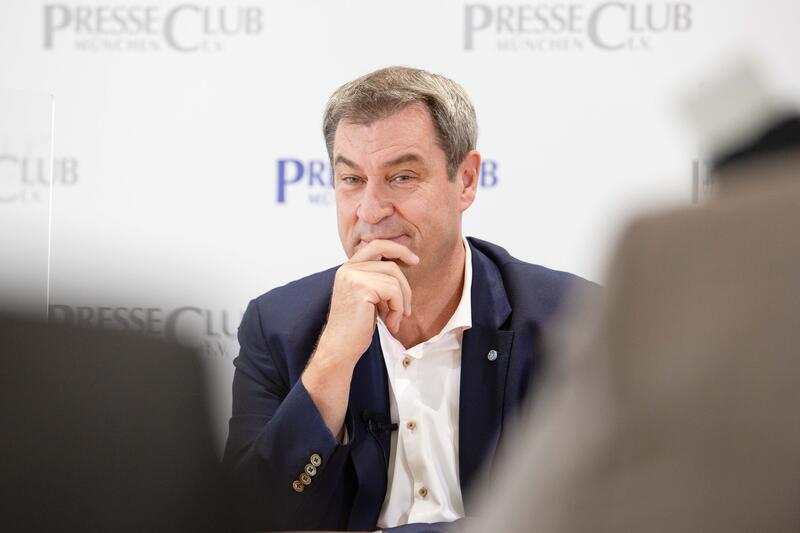 Der bayerische Ministerpräsident und Vorsitzende der CSU Markus Söder stellt sich am 15. September 2021 in München den Fragen der Journalist*innen. Es geht unter anderem um die kommende Bundestagswahl und die bayerische Regierung.   *   The Bavarian Minister President and chairman of the CSU Markus Soeder on September 15, 2021 answers the questions of the journalists in Munich, Germany.