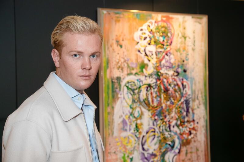 Der 23-jährige Künstler Leon Löwentraut am 26. August 2021 bei der Pressekonferenz zur Eröffnung zur Austellung im Nationalmuseum in München. - The 23 year old German artist Leon Loewentraut at the press conference on his exhibition in the nation museum on August 26, 2021 in Munich, Germany.
