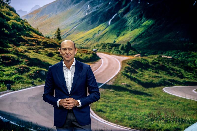 Ralf Brandstätter ( Markenvorstand von Volkswagen ) stallt am ersten Tag ( 6. September 2021 ) der Internationalen Automobilausstellung ( IAA ) in München ihr neues Automodel ID LIFE vor. Die IAA wird vom  Verband der Automobilindustrie ( VDA ) organisiert und ist eine der größten und einflussreichsten Automessen weltweit. Themenschwerpunkt der IAA ist heuer die Mobilität der Zukunft und alternativen zum Verbrennungsmotor. Kritiker*innen werfen der IAA Greenwashing für eine klimaschädliche Industrie vor.   *   Boardmember from Volkswagen Ralf Brandstätter presend on the first day ( September 6, 2021 ) of the International Motor Show Germany ( IAA ) in Munich the new Car Model ID LIFE, Germany. The IAA is organized by the German Association of the Automotive Industry ( VDA ) and is one of the largest and most influencial car fair trade show. This year the main focus oft he IAA Mobility is the topic of mobility and alternatives to the combustion engine. Critics accuse the IAA of greenwashing for a climate damaging industry.