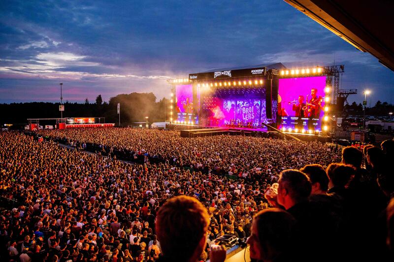 Die Broilers auf der Utopia Stage beim Rock am Ring Musikfestival 2022 am Freitag, dem 03. Juni 2022 auf dem Gelände des Nürburgrings in Nürburg, Reiseland-Pfalz, Deutschland.
+++
The Broilers on the Utopia Stage at the Rock am Ring music festival 2022 on Friday June 3rd 2022 at the Nuerburgring in Nuerburg, Rhineland-Palatine, Germany.