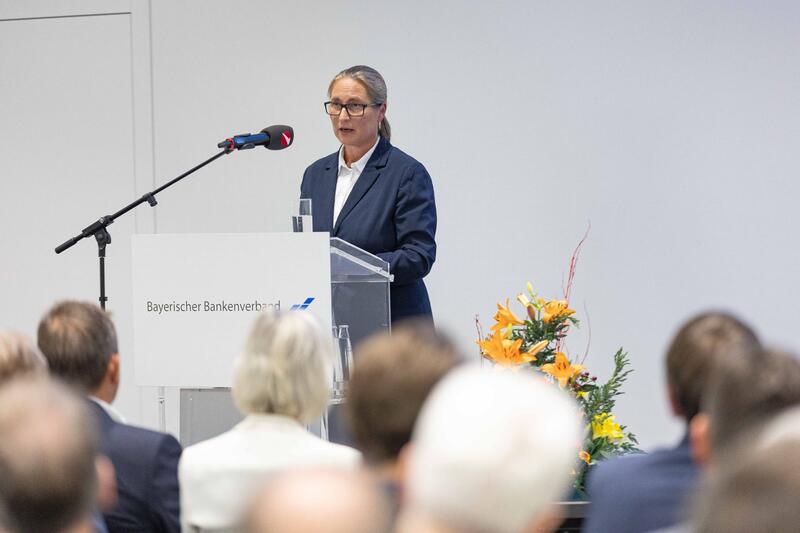 Hypovereinsbank CEO Marion Höllinger beim Bayerischen Bankentag 2024 am 22.11.2024 im HVB-Tower in München.   --  Hypovereinsbank CEO Marion Hoellinger at the Bavarian Banking Day 2024 on November 22nd, 2024 in the HVB Tower in Munich, Germany.