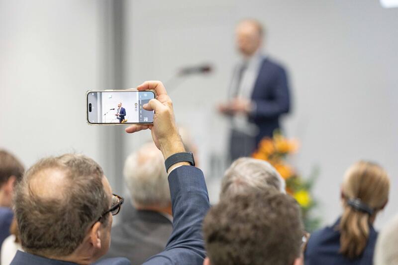 ifo Präsident Prof. Clemens Fuest beim Bayerischen Bankentag 2024 am 22.11.2024 im HVB-Tower in München.   --   ifo president Prof. Clemens Fuest at the Bavarian Banking Day 2024 on November 22nd, 2024 in the HVB Tower in Munich, Germany.