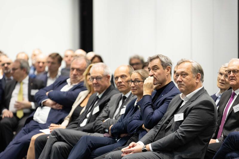 Hypovereinsbank CEO Marion Höllinger, Ministerpräsident Markus Söder ( CSU ), Baader Bank CEO Nico Baader beim Bayerischen Bankentag 2024 am 22.11.2024 im HVB-Tower in München.   --   Hypovereinsbank CEO Marion Hoellinger, Minister president Markus Soeder ( CSU ), Baader Bank CEO Nico Baader at the Bavarian Banking Day 2024 on November 22nd, 2024 in the HVB Tower in Munich, Germany.