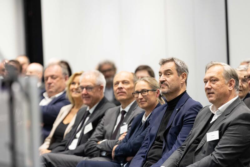 Hypovereinsbank CEO Marion Höllinger, Ministerpräsident Markus Söder ( CSU ), Baader Bank CEO Nico Baader beim Bayerischen Bankentag 2024 am 22.11.2024 im HVB-Tower in München.   --   Hypovereinsbank CEO Marion Hoellinger, Minister president Markus Soeder ( CSU ), Baader Bank CEO Nico Baader at the Bavarian Banking Day 2024 on November 22nd, 2024 in the HVB Tower in Munich, Germany.