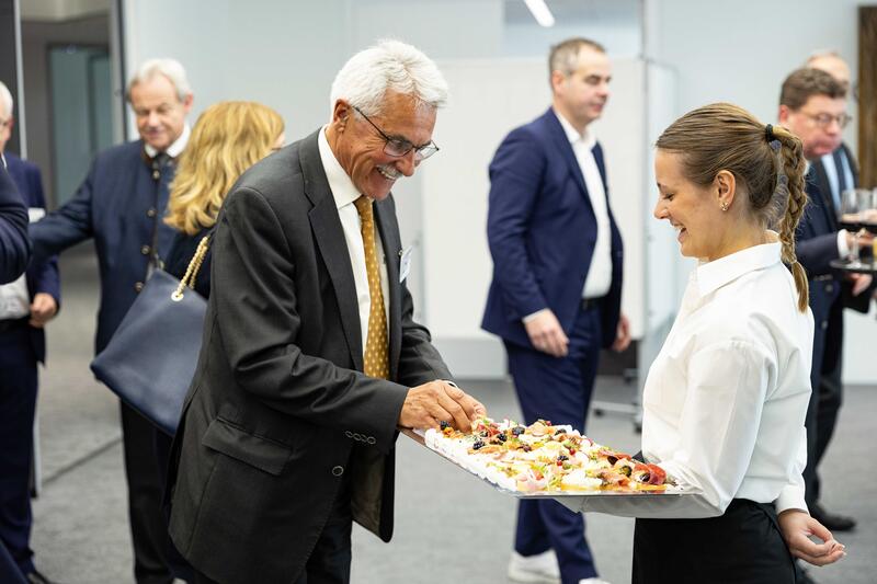 Häppchen beim Bayerischen Bankentag 2024 am 22.11.2024 im HVB-Tower in München.   --  Appetizers at the Bavarian Banking Day 2024 on November 22nd, 2024 in the HVB Tower in Munich, Germany.