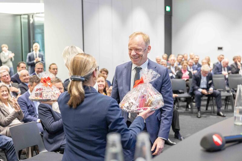 Hypovereinsbank CEO Marion Höllinger, ifo Präsident Clemens Fuest beim Bayerischen Bankentag 2024 am 22.11.2024 im HVB-Tower in München.   --  Hypovereinsbank CEO Marion Hoellinger, ifo president Clemens Fuest at the Bavarian Banking Day 2024 on November 22nd, 2024 in the HVB Tower in Munich, Germany.