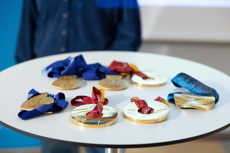 Sieben olympische Goldmedaillen beim Sport Marke Medien am Media Day der ISPO 2024, einer Fachmesse und Business-Festival für die Sport-, Lifestyle-, Health- und Techindustrie am 02.12.2024 in München.   --   Seven olympic gold medals at the Sport Marke Medien at the Media Day of the ISPO 2024, a trade fair and business festival fot the sports, lifestyle and tech industry on December 2nd, 2024 in Munich, Germany.