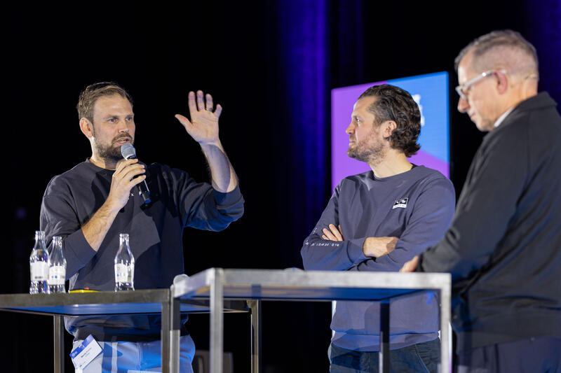 Moritz Fürste, Gründer HYROX, Arne Freundt, CEO Puma SE, beim Sport Marke Medien am Media Day der ISPO 2024, einer Fachmesse und Business-Festival für die Sport-, Lifestyle-, Health- und Techindustrie am 02.12.2024 in München.   --    Moritz Fuerste, Founder HYROX, Arne Freundt, CEO Puma SE, at the Sport Marke Medien at the Media Day of the ISPO 2024, a trade fair and business festival fot the sports, lifestyle and tech industry on December 2nd, 2024 in Munich, Germany.