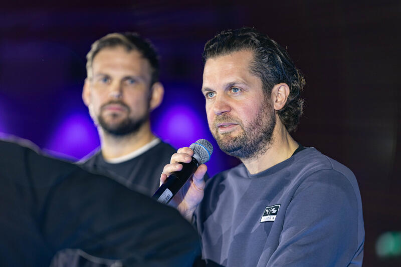 Moritz Fürste, Gründer HYROX, Arne Freundt, CEO Puma SE, beim Sport Marke Medien am Media Day der ISPO 2024, einer Fachmesse und Business-Festival für die Sport-, Lifestyle-, Health- und Techindustrie am 02.12.2024 in München.   --    Moritz Fuerste, Founder HYROX, Arne Freundt, CEO Puma SE, at the Sport Marke Medien at the Media Day of the ISPO 2024, a trade fair and business festival fot the sports, lifestyle and tech industry on December 2nd, 2024 in Munich, Germany.