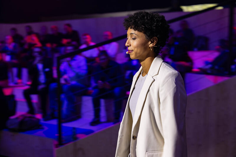 Olympiasiegerin Malaika Mihambo wird am 4.12.2024 auf der ISPO, einer Fachmesse und Business-Festival für die Sport-, Lifestyle-, Health- und Techindustrie, in München interviewt. -- Olympic Gold Medalist Malaika Mihambo getting interviewed at the ISPO, a trade fair and business festival fot the sports, lifestyle and tech industry, on Decmeber 4, 2024 in Munich, Germany