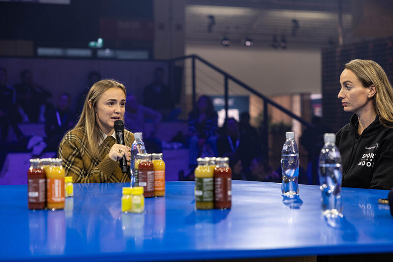 Georgia Stanway, England Lioness and FC Bayern Munich Midfielder, Kosovare Asllani, Laureus Ambassador and Swedish National Striker, Ned Wills, CEO
Laureus Sport for Good Foundation International, am 4.12.2024 auf der ISPO, einer Fachmesse und Business-Festival für die Sport-, Lifestyle-, Health- und Techindustrie, in München. -- Georgia Stanway, England Lioness and FC Bayern Munich Midfielder, Kosovare Asllani, Laureus Ambassador and Swedish National Striker, Ned Wills, CEO
Laureus Sport for Good Foundation International, at the ISPO, a trade fair and business festival fot the sports, lifestyle and tech industry, on Decmeber 4, 2024 in Munich, Germany.