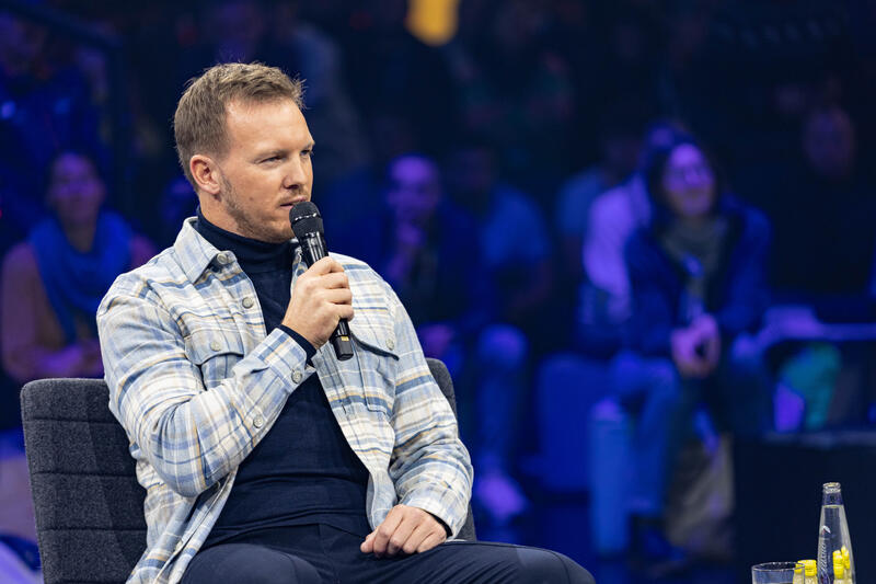 Der deutsche Fußball Bundestrainer Julian Nagelsmann wird am 5.12.2024 auf der ISPO, einer Fachmesse und Business-Festival für die Sport-, Lifestyle-, Health- und Techindustrie, in München von Katharina Kleinfeldt interviewt. -- The German football national coach Julian Nagelsmann getting interviewed by Katharina Kleinfeldt at the ISPO, a trade fair and business festival fot the sports, lifestyle and tech industry, on Decmeber 5, 2024 in Munich, Germany.