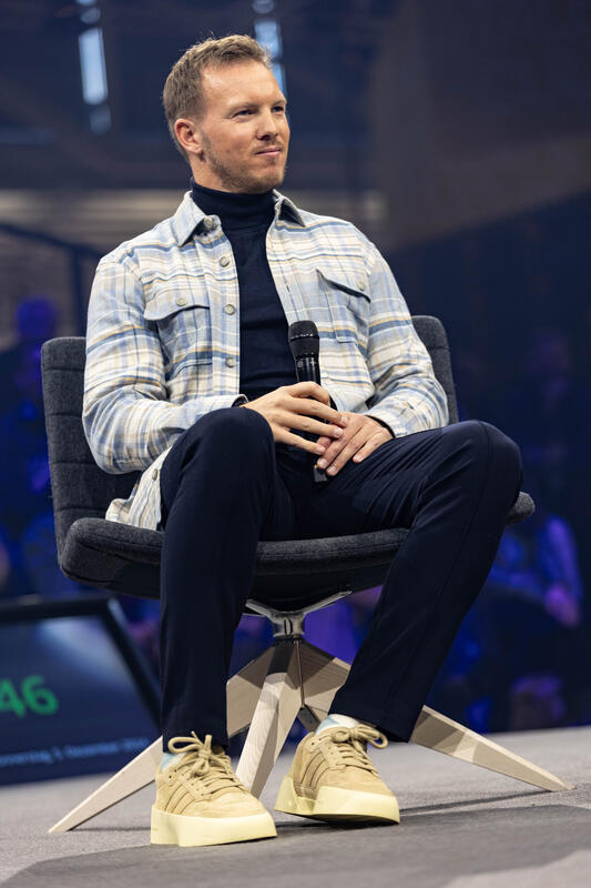 Der deutsche Fußball Bundestrainer Julian Nagelsmann wird am 5.12.2024 auf der ISPO, einer Fachmesse und Business-Festival für die Sport-, Lifestyle-, Health- und Techindustrie, in München von Katharina Kleinfeldt interviewt. -- The German football national coach Julian Nagelsmann getting interviewed by Katharina Kleinfeldt at the ISPO, a trade fair and business festival fot the sports, lifestyle and tech industry, on Decmeber 5, 2024 in Munich, Germany.