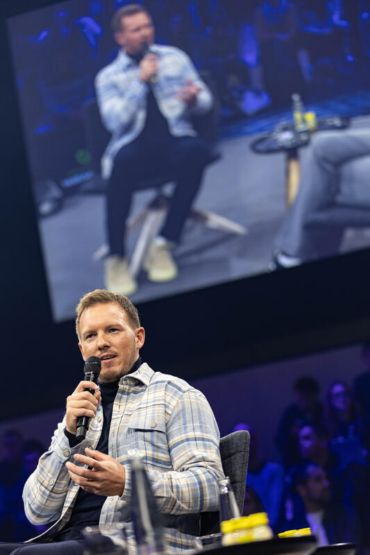 Der deutsche Fußball Bundestrainer Julian Nagelsmann wird am 5.12.2024 auf der ISPO, einer Fachmesse und Business-Festival für die Sport-, Lifestyle-, Health- und Techindustrie, in München von Katharina Kleinfeldt interviewt. -- The German football national coach Julian Nagelsmann getting interviewed by Katharina Kleinfeldt at the ISPO, a trade fair and business festival fot the sports, lifestyle and tech industry, on Decmeber 5, 2024 in Munich, Germany.