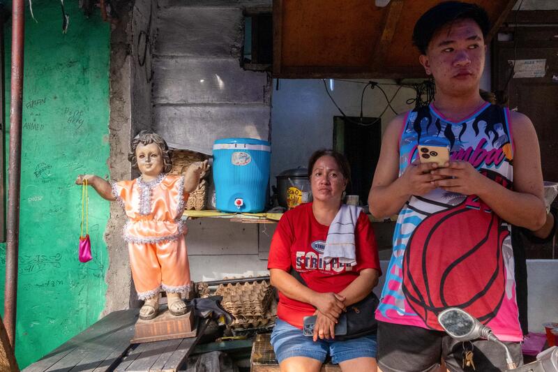 Tens of thousands of Catholic devotees of the Santo Niño, the child Jesus, in Tondo and Pandacan, Manila, participate in the procession and parade the statue during the annual Lakbayaw festival. Lakbayaw is a combination of the Filipino words lakbay (to travel) and sayaw (to dance). The event also includes Buling-Buling, a street dancing festival where devotees dress in colorful, dazzling traditional Filipino attire and march to the beat of bands. The procession took place on January 18, 2025, a day before the Feast Day, celebrated every third Sunday in January.
The image of the Santo Niño was brought to the Philippines by Portuguese conquistador Ferdinand Magellan in 1521. He gifted it to Hara Amihan of Cebu (later named Queen Juana) during her baptism, making them the first natives to accept Christianity.