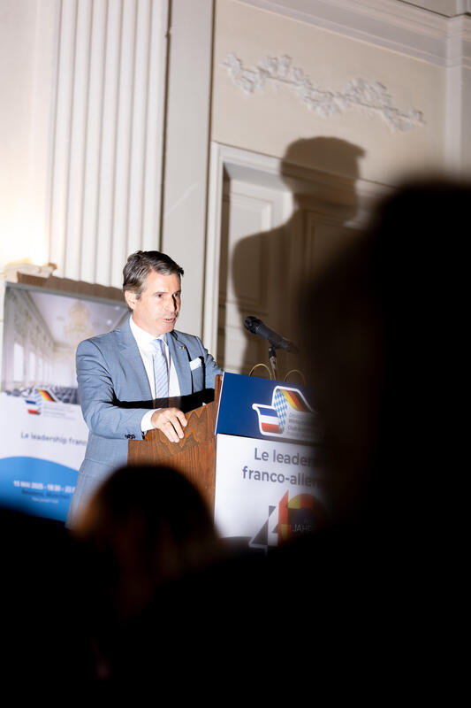 Bayerns Europaminister Eric Beißwenger bei der Feier zu 40 Jahre Club Éco - Deutsch-französischer Wirtschaftsclub in Bayern am 15.05.2025 im Max-Joseph-Saal der Residenz in München.   --  Bavaria's Europe Minister Eric Beissenwenger at the celebration of 40 years of the Club Eco - German-French Economic Club in Bavaria on May 15, 2025 in the Max-Joseph-Saal in the residence in Munich, Germany.
