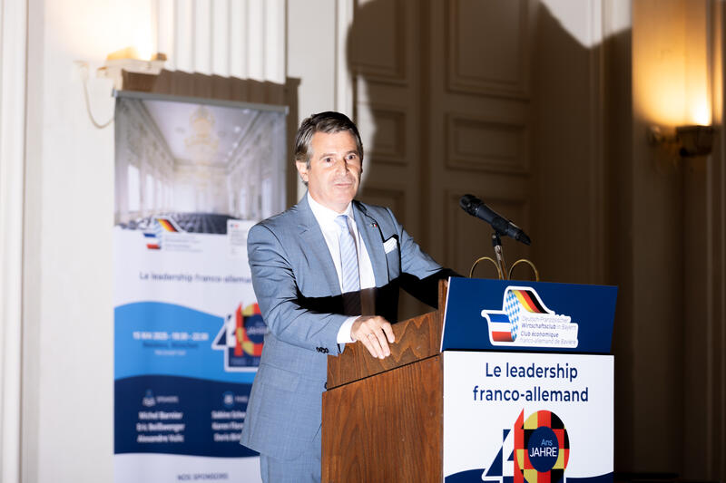 Bayerns Europaminister Eric Beißwenger bei der Feier zu 40 Jahre Club Éco - Deutsch-französischer Wirtschaftsclub in Bayern am 15.05.2025 im Max-Joseph-Saal der Residenz in München.   --  Bavaria's Europe Minister Eric Beissenwenger at the celebration of 40 years of the Club Eco - German-French Economic Club in Bavaria on May 15, 2025 in the Max-Joseph-Saal in the residence in Munich, Germany.