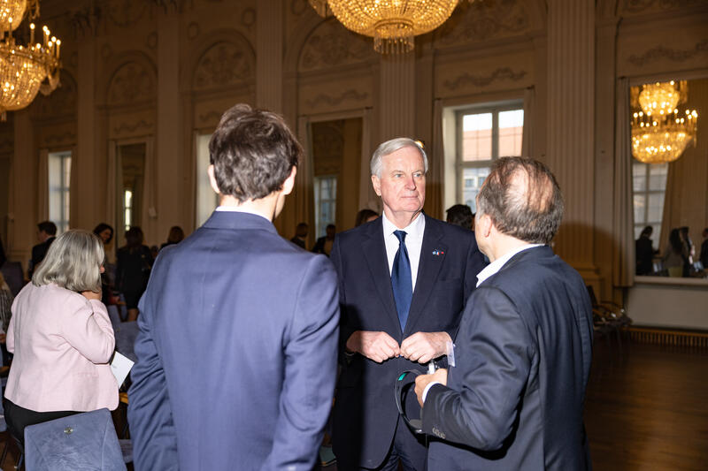 Michel Barnier, LR, ehem. Premierminister, Außenminister, Landwirtschaftsminister, EU- Kommissar, bei der Feier zu 40 Jahre Club Éco - Deutsch-französischer Wirtschaftsclub in Bayern am 15.05.2025 im Max-Joseph-Saal der Residenz in München.   --   Michel Barnier, LR, former prime minister of France and EU commissioner, at the celebration of 40 years of the Club Eco - German-French Economic Club in Bavaria on May 15, 2025 in the Max-Joseph-Saal in the residence in Munich, Germany.