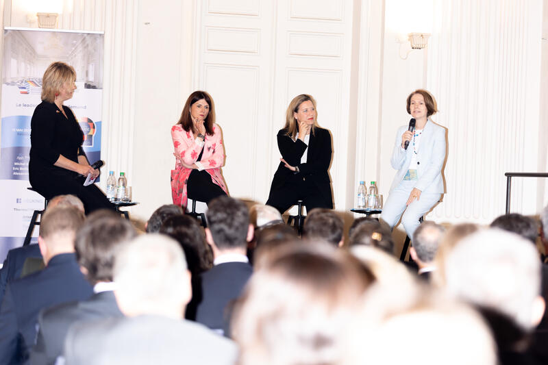 Axelle Cheney-Grünberger, Französische Botschaft in Berlin, Doris Birkhofer, Président & CEO Siemens – France BeLux Maghreb Region, Sabine Scheunert, Vorsitzende der Geschäftsführung Zentraleuropa, DASSAULT Systèmes Deutschland GmbH, Karen Florschütz, Executive Vice President Connected Intelligence, Airbus Defence and Space, bei der Feier zu 40 Jahre Club Éco - Deutsch-französischer Wirtschaftsclub in Bayern am 15.05.2025 im Max-Joseph-Saal der Residenz in München.   --   Axelle Cheney-Gruenberger, French Embassy in Berlin, Doris Birkhofer, Président & CEO Siemens – France BeLux Maghreb Region, Sabine Scheunert, General Manager Central Europe DASSAULT Systèmes Deutschland GmbH, Karen Florschuetz, Executive Vice President Connected Intelligence, Airbus Defence and Space, at the celebration of 40 years of the Club Eco - German-French Economic Club in Bavaria on May 15, 2025 in the Max-Joseph-Saal in the residence in Munich, Germany.