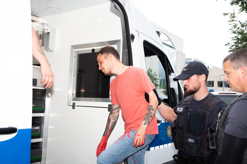 Am 07.07.2025 um 12 Uhr beschmierten Aktivist*innen von Palestine Rising die rechte Seite der Fassade des Bundeskanzleramtes in Berlin, Deutschland. Sie hinterließen rote Handabdrücke an der Wand. Sie demonstrieren damit gegen die deutsche Unterstützung von Kriegsverbrechen in Gaza.   --    On July 7, 2025 activists from Palestine Rising, a group of the New Generation, smeared the facade of the federal chancellery in Berlin, Germany with red paint. They left red hand prints at the wall. With their action the activists protest against German support for the Israeli war crimes in Gaza.