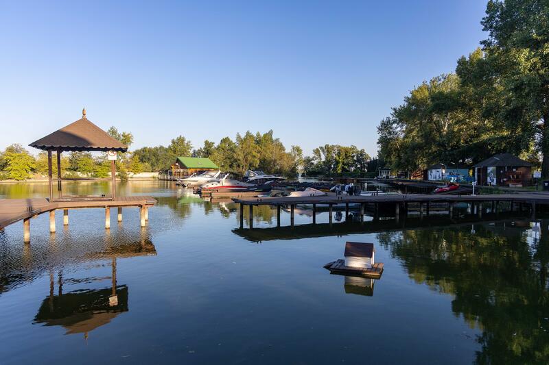 Konzert von zwei Gruppen der Cultural Forces bei einem Event im Bartolomeo am Yachthafen von Dnipro am 5. September 2025.     Concert by two Cultural Forces groups at an event in Bartolomeo at the Dnipro marina on September 5, 2025.