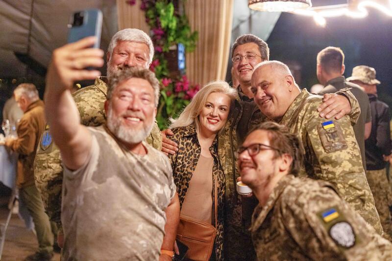 Konzert von zwei Gruppen der Cultural Forces bei einem Event im Bartolomeo am Yachthafen von Dnipro am 5. September 2025.     Concert by two Cultural Forces groups at an event in Bartolomeo at the Dnipro marina on September 5, 2025.