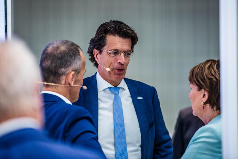 Klaus Rosenfeld, CEO, Hildegard Müller, VDA-Präsidentin, bei der Pressekonferenz von Schaeffler Technologies AG & Co. KG am Media Day der IAA Mobility am 08.09.2025 in München.   --    Klaus Rosenfeld, CEO, Hildegard Mueller, VDA president, at the press conference of Schaeffler Technologies AG & Co. KG on the Media Day of the IAA Mobility on Septmber 08, 2025 in Munich, Germany.