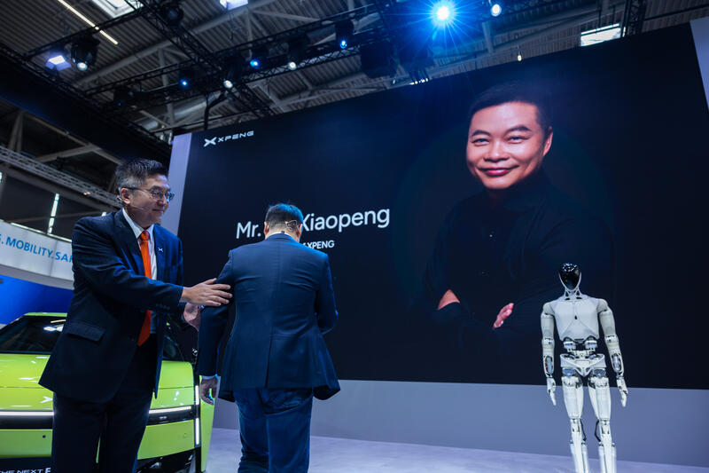 Brian Gu Hongdi, vice chairman, He Xiaopeng, chairman, bei der Pressekonferenz von Guangzhou Xiaopeng Motors Technology Co., Ltd. - XPeng Motors am Media Day der IAA Mobility am 08.09.2025 in München.   --    Brian Gu Hongdi, vice chairman, He Xiaopeng, chairman, at the press conference of Guangzhou Xiaopeng Motors Technology Co., Ltd. - XPeng Motors on the Media Day of the IAA Mobility on Septmber 08, 2025 in Munich, Germany.