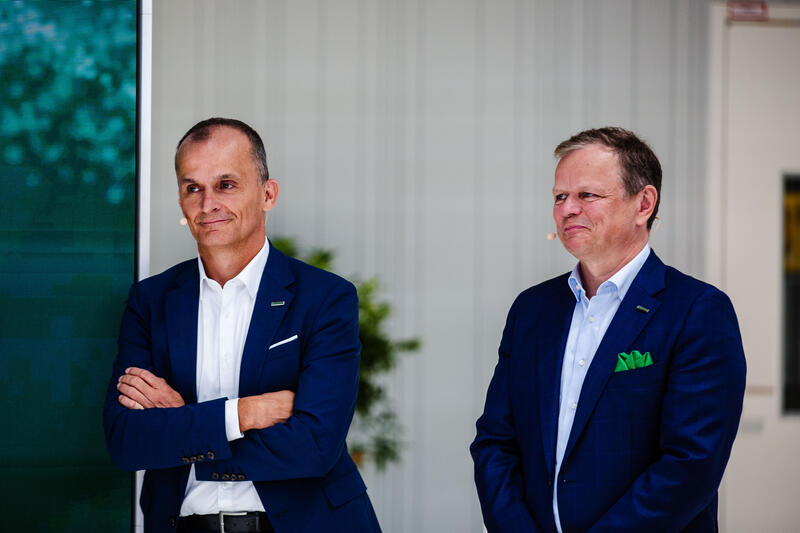 Matthias Zink, Vorstand Powertrain & Chassis, Thomas Stierle, Vorstand E-Mobility, bei der Pressekonferenz von Schaeffler Technologies AG & Co. KG am Media Day der IAA Mobility am 08.09.2025 in München.   --    Matthias Zink, Board Member Powertrain & Chassis, Thomas Stierle, Board Member E-Mobility, at the press conference of Schaeffler Technologies AG & Co. KG on the Media Day of the IAA Mobility on Septmber 08, 2025 in Munich, Germany.