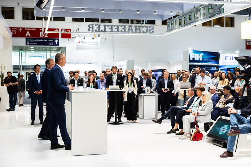 Klaus Rosenfeld, CEO, Matthias Zink, Vorstand Powertrain & Chassis, Thomas Stierle, Vorstand E-Mobility, bei der Pressekonferenz von Schaeffler Technologies AG & Co. KG am Media Day der IAA Mobility am 08.09.2025 in München.   --    Klaus Rosenfeld, CEO, Matthias Zink, Board Member Powertrain & Chassis, Thomas Stierle, Board Member E-Mobility, at the press conference of Schaeffler Technologies AG & Co. KG on the Media Day of the IAA Mobility on Septmber 08, 2025 in Munich, Germany.