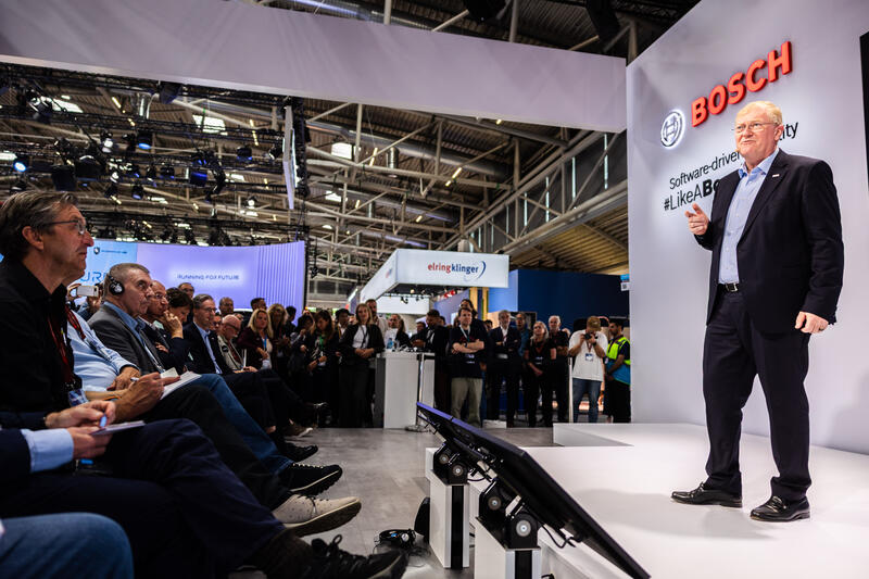 Stefan Hartung (CEO, CTO, & CDO) bei der Pressekonferenz von Robert Bosch GmbH am Media Day der IAA Mobility am 08.09.2025 in München.   --    Stefan Hartung (CEO, CTO, & CDO) at the press conference of Robert Bosch GmbH on the Media Day of the IAA Mobility on Septmber 08, 2025 in Munich, Germany.