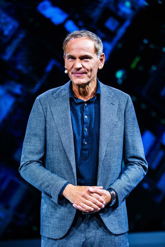 Vorstandsvorsitzender Oliver Blume bei der Pressekonferenz von Volkswagen Gruppe am Media Day der IAA Mobility am 08.09.2025 in München.   --   CEO Oliver Blume at the press conference of Volkswagen Group on the Media Day of the IAA Mobility on Septmber 08, 2025 in Munich, Germany.