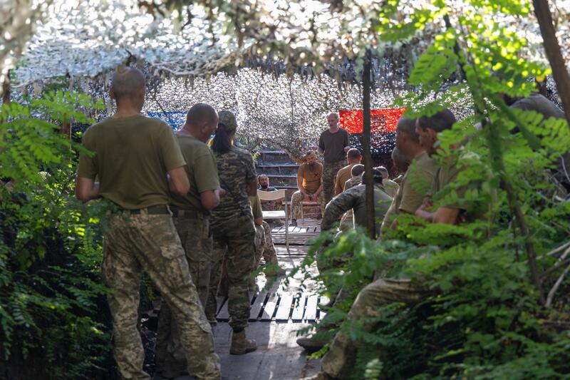 Konzert und Vortrag der vierköpfigen Gruppe der Cultural Forces bei der 32. Brigade. Fotografiert am 6. September 2025.      Concert and lecture by the four-member Cultural Forces group at the 32nd Brigade. Photographed on September 6, 2025.