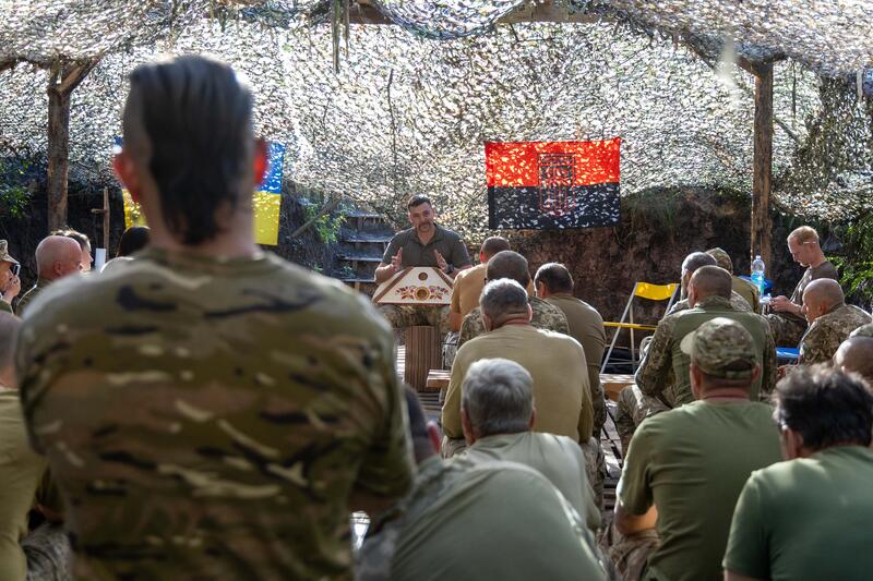 Konzert und Vortrag der vierköpfigen Gruppe der Cultural Forces bei der 32. Brigade. Fotografiert am 6. September 2025.      Concert and lecture by the four-member Cultural Forces group at the 32nd Brigade. Photographed on September 6, 2025.