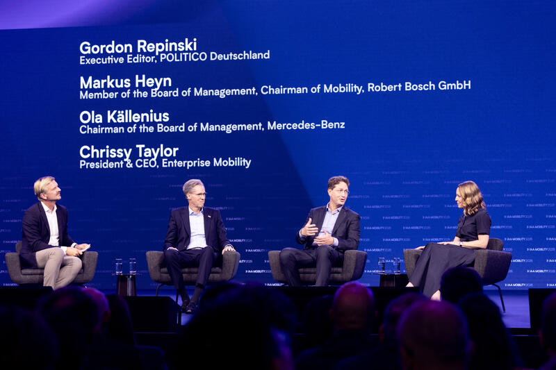 Gordon Repinski, POLITICO, Markus Heyn, Robert Bosch, Ola Källenius, CEO Mercedes-Benz, Chrissy Taylor, CEO Enterprise Mobility, bei der IAA Conference auf der IAA Mobility am 09.09.2025 in München.   --   Gordon Repinski, POLITICO, Markus Heyn, Robert Bosch, Ola Kaellenius, CEO Mercedes-Benz, Chrissy Taylor, CEO Enterprise Mobility, at the IAA Conference at the IAA Mobility on September 9, 2025 in Munich, Germany.