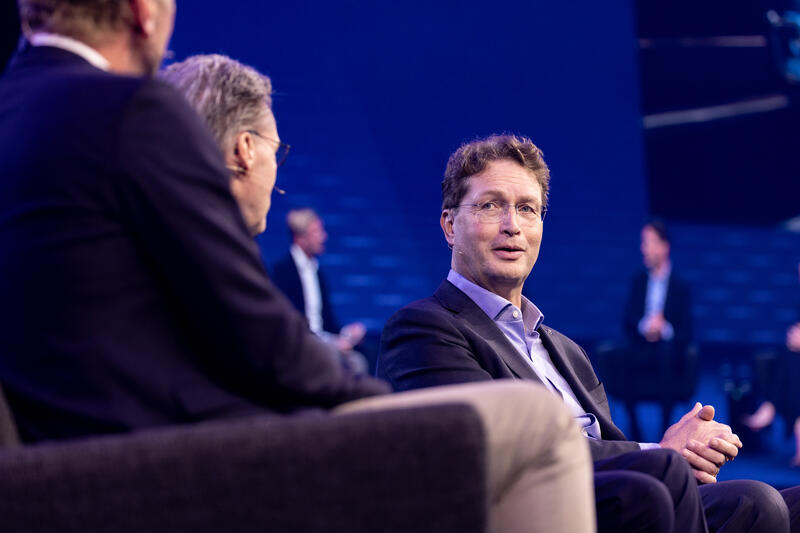 Ola Källenius, CEO Mercedes-Benz, bei der IAA Conference auf der IAA Mobility am 09.09.2025 in München.   --   Ola Källenius, CEO Mercedes-Benz, at the IAA Conference at the IAA Mobility on September 9, 2025 in Munich, Germany.