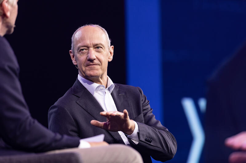 Roland Busch, CEO Siemens AG, bei der IAA Conference auf der IAA Mobility am 09.09.2025 in München.   --   Roland Busch, CEO Siemens AG, at the IAA Conference at the IAA Mobility on September 9, 2025 in Munich, Germany.