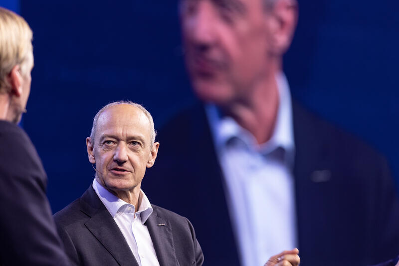 Roland Busch, CEO Siemens AG, bei der IAA Conference auf der IAA Mobility am 09.09.2025 in München.   --   Roland Busch, CEO Siemens AG, at the IAA Conference at the IAA Mobility on September 9, 2025 in Munich, Germany.