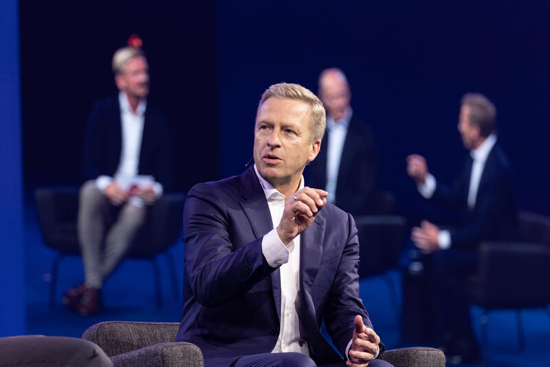 Oliver Zipse, Vorstandsvorsitzender BMW Gruppe, bei der IAA Conference auf der IAA Mobility am 09.09.2025 in München.   --   Oliver Zipse CEO BMW, at the IAA Conference at the IAA Mobility on September 9, 2025 in Munich, Germany.