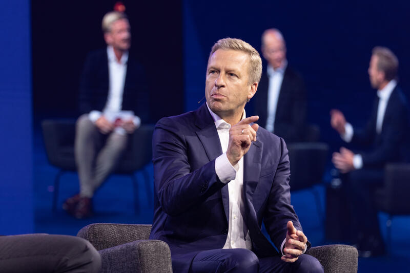 Oliver Zipse, Vorstandsvorsitzender BMW Gruppe, bei der IAA Conference auf der IAA Mobility am 09.09.2025 in München.   --   Oliver Zipse CEO BMW, at the IAA Conference at the IAA Mobility on September 9, 2025 in Munich, Germany.