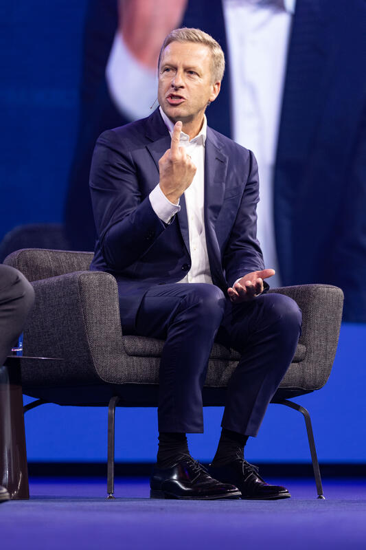 Oliver Zipse, Vorstandsvorsitzender BMW Gruppe, bei der IAA Conference auf der IAA Mobility am 09.09.2025 in München.   --   Oliver Zipse CEO BMW, at the IAA Conference at the IAA Mobility on September 9, 2025 in Munich, Germany.