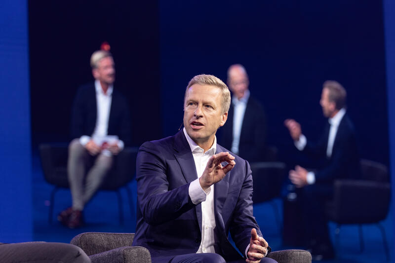 Oliver Zipse, Vorstandsvorsitzender BMW Gruppe, bei der IAA Conference auf der IAA Mobility am 09.09.2025 in München.   --   Oliver Zipse CEO BMW, at the IAA Conference at the IAA Mobility on September 9, 2025 in Munich, Germany.
