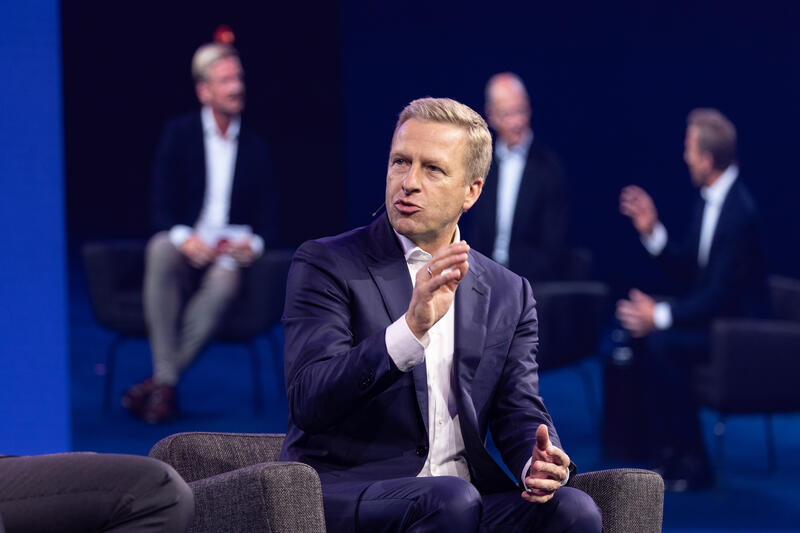 Oliver Zipse, Vorstandsvorsitzender BMW Gruppe, bei der IAA Conference auf der IAA Mobility am 09.09.2025 in München.   --   Oliver Zipse CEO BMW, at the IAA Conference at the IAA Mobility on September 9, 2025 in Munich, Germany.