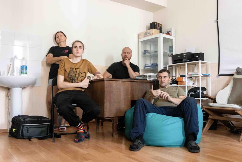 Das Personal des Rehabilitationszentrum geniesst das Konzert von Joryj Kloc am 9. September 2025.  The staff of the rehabilitation centre enjoy the concert by Joryj Kloc on 9 September 2025.