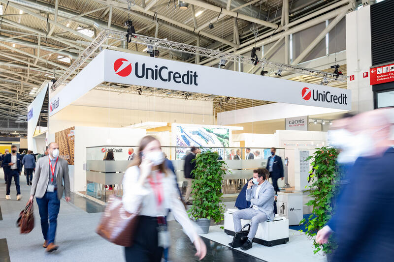 Unicredit, Hypo Vereinsbank, Bank Austria, HVB Immobilien Stand. Nach einem Jahr pandemiebedingte Paus findet 2021 die Immobilienmesse Expo Real wieder in München statt. Seit 1998 findet die Fachmesse für Immobilien und Investitionen jährlich im Oktober in der bayerischen Landeshauptstadt München statt. Heuer vom 11.10.2021 bis zum 13.10.2021. - Stand of the UniCredit.  2021 the real estate and investment trade fair Real Expo takes place in Munich, Germany again. Since 1998 the Real Expo has taken place in Munich, this year from October 11 till October 13.