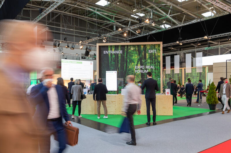 Nach einem Jahr pandemiebedingte Paus findet 2021 die Immobilienmesse Expo Real wieder in München statt. Seit 1998 findet die Fachmesse für Immobilien und Investitionen jährlich im Oktober in der bayerischen Landeshauptstadt München statt. Heuer vom 11.10.2021 bis zum 13.10.2021. - 2021 the real estate and investment trade fair Real Expo takes place in Munich, Germany again. Since 1998 the Real Expo has taken place in Munich, this year from October 11 till October 13.