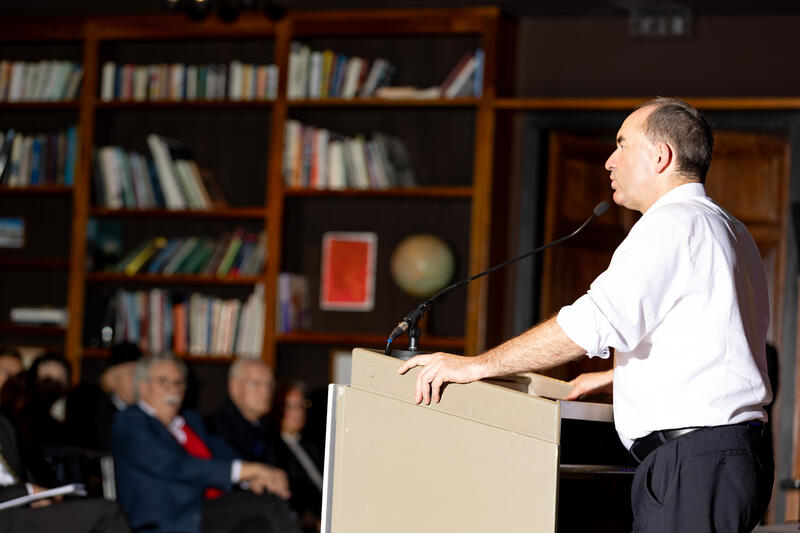 Bayerns Wirtschaftsminister Hubert Aiwanger ( Freie Wähler - FW ) bei der Veranstaltung Wie gelingt Bayerns Wirtschaft der Weg in eine erfolgreiche Zukunft? am 15.10.2025 im Hotel Bayerischer Hof in München.   --   Bavaria's Economy Minister Hubert Aiwanger ( FW - Free Electors ) at the event “How can Bavaria's economy succeed in building a prosperous future?” on October 15, 2025, at the Hotel Bayerischer Hof in Munich, Germany.