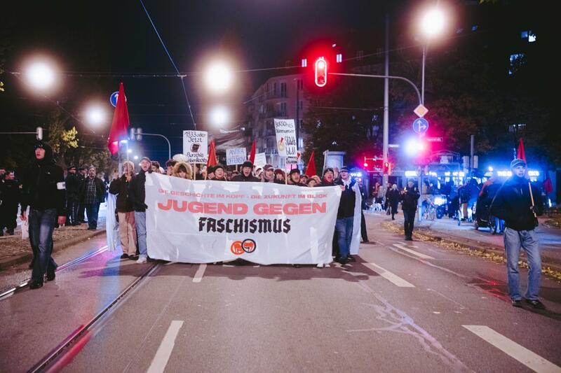 Proteste gegen die Burschenschaft Danubia und die Schwabinger Gespräche - von Mex Ludwig