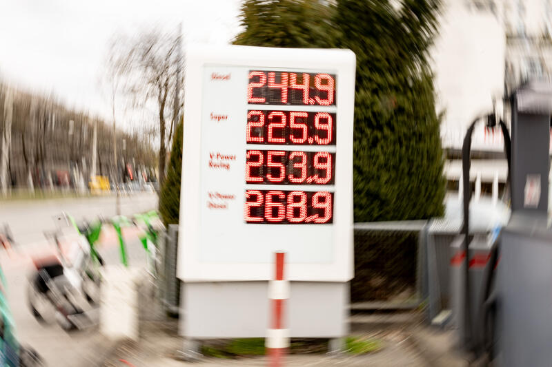 Spritpreise steigen weiter und weiter - von Alexander Pohl